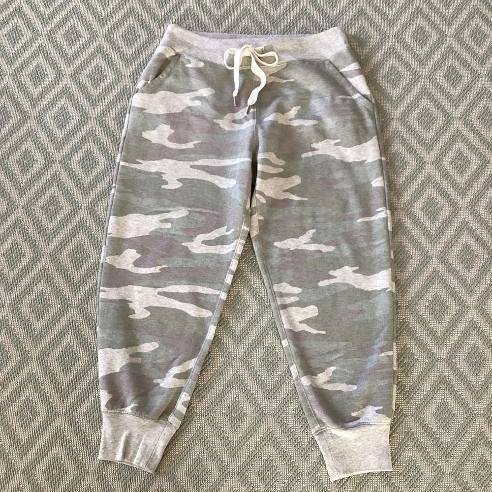 aerie Camo Joggers Sweats Size Medium - Picture 2 of 10